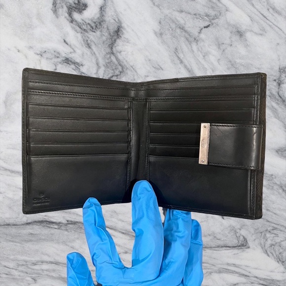 Authentic used GUCCI GG Black Canvas
Leather wallet ~ Italy supreme. - Picture 3 of 4